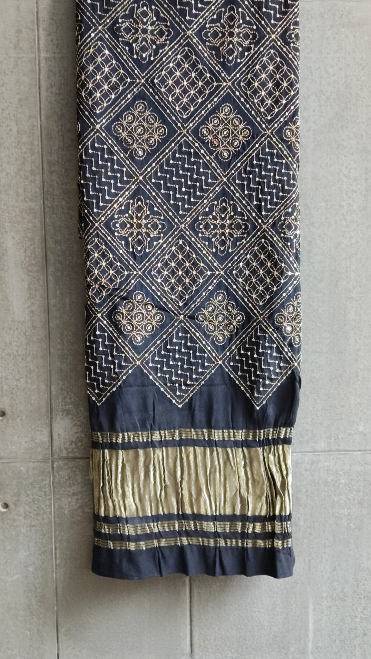 Black Vintage Dupatta - Tiasha 